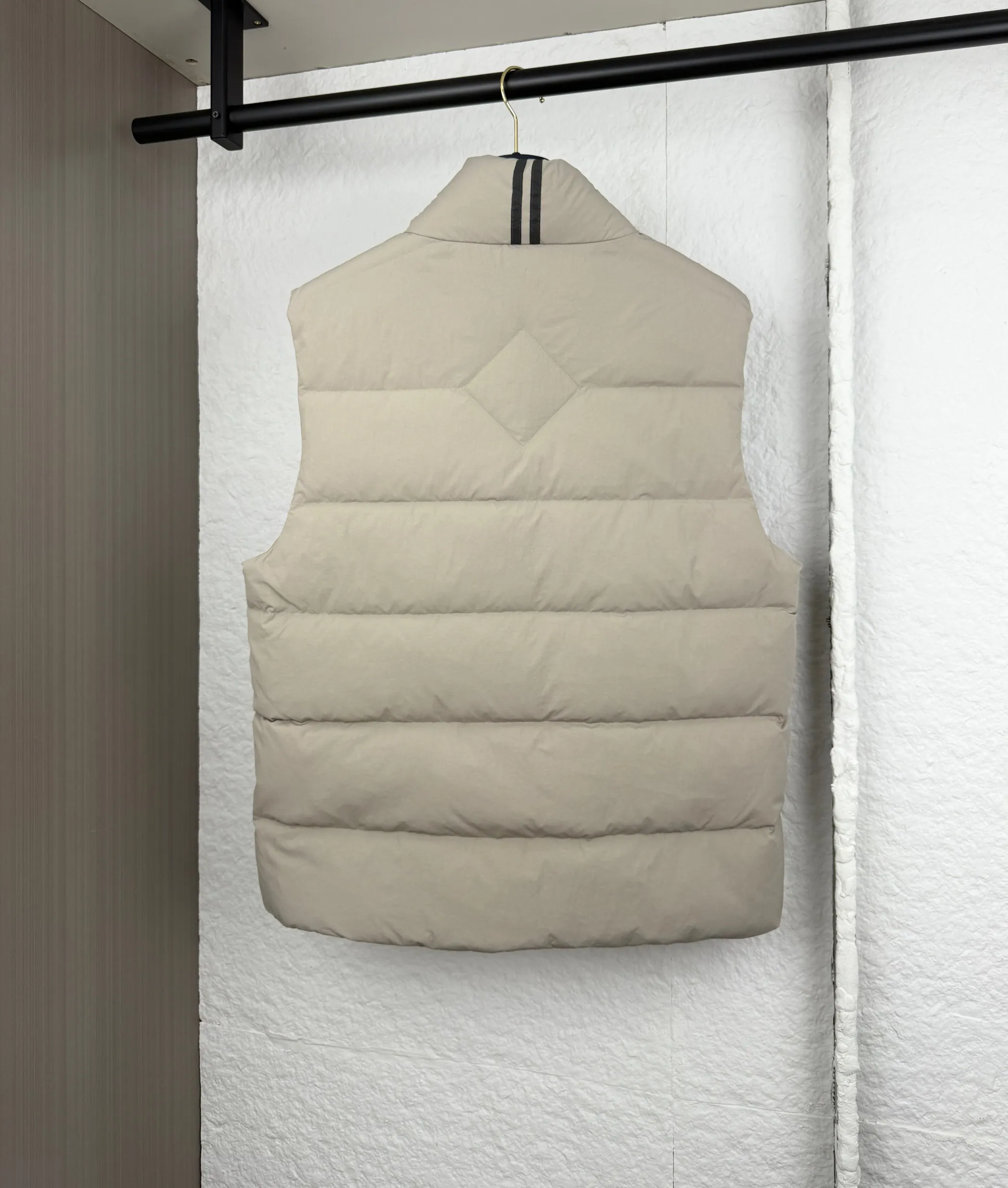 P710 Canada Goose Canada Goose Crofton Series Black Label Lightweight Down Vest S/M/L/XL